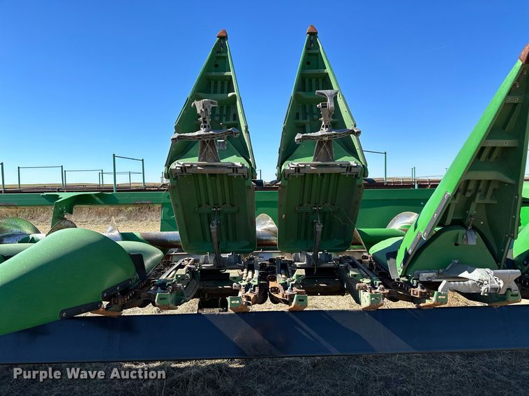 image for item DH1865 John Deere 612C  corn head