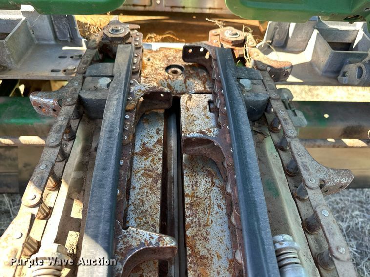 image for item DH1865 John Deere 612C  corn head