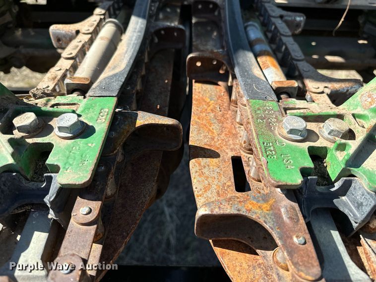 image for item DH1865 John Deere 612C  corn head