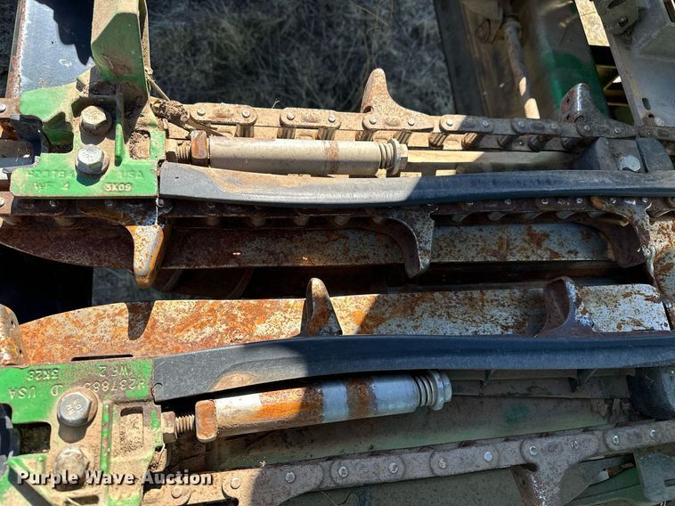 image for item DH1865 John Deere 612C  corn head