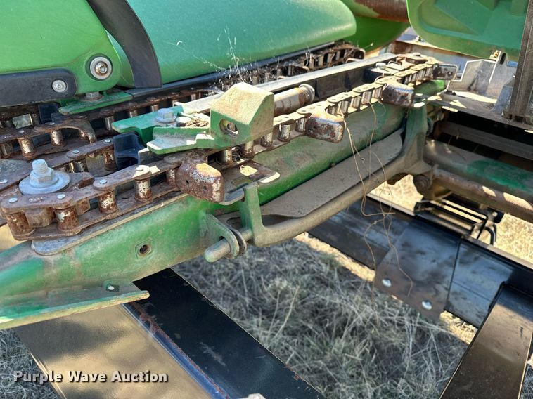 image for item DH1865 John Deere 612C  corn head