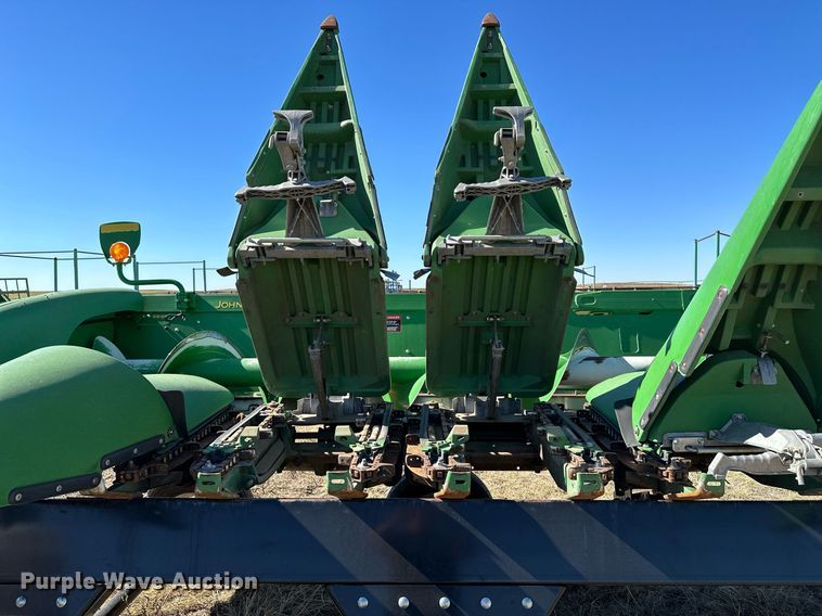 image for item DH1865 John Deere 612C  corn head