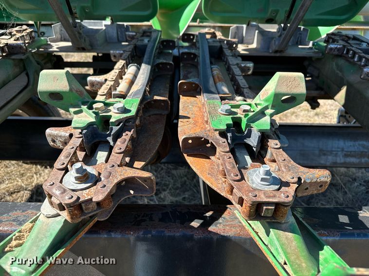 image for item DH1865 John Deere 612C  corn head