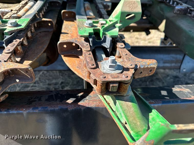 image for item DH1865 John Deere 612C  corn head