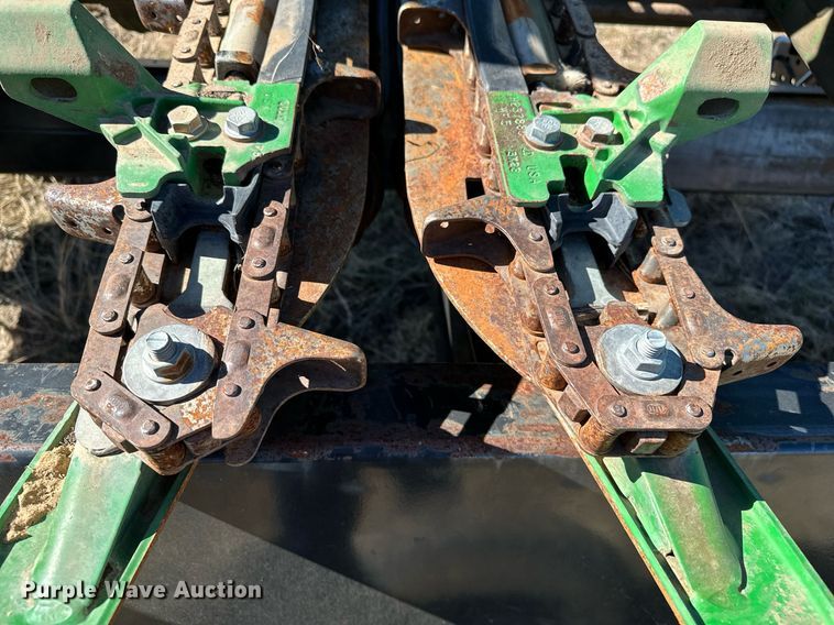 image for item DH1865 John Deere 612C  corn head