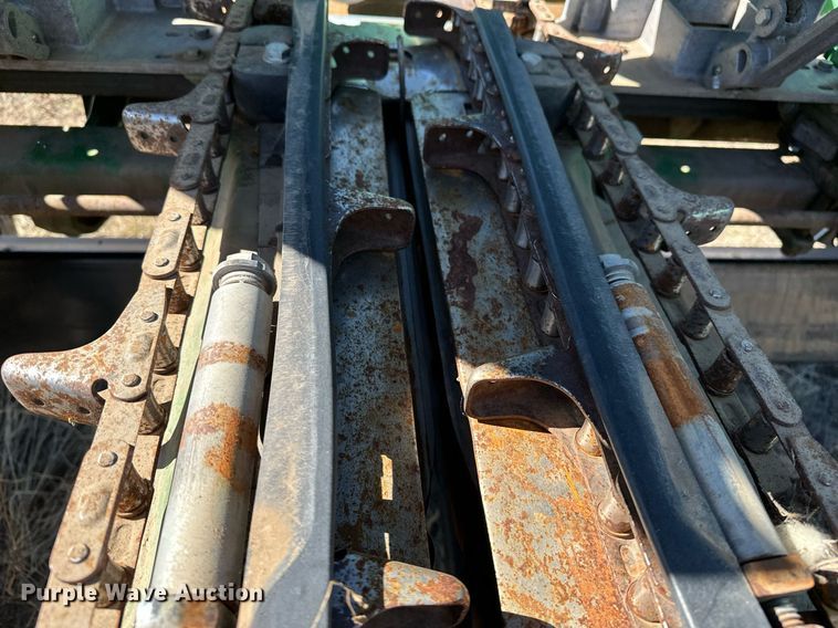 image for item DH1865 John Deere 612C  corn head