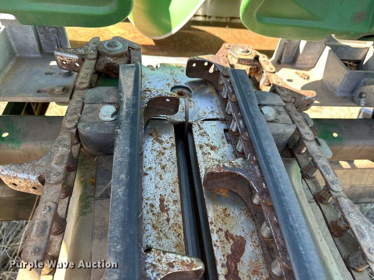 image for item DH1865 John Deere 612C  corn head