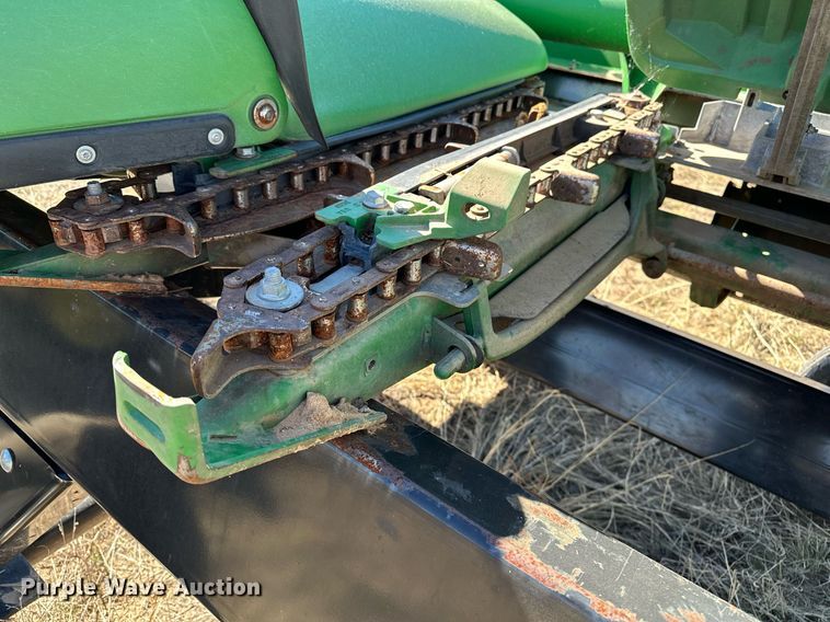 image for item DH1865 John Deere 612C  corn head