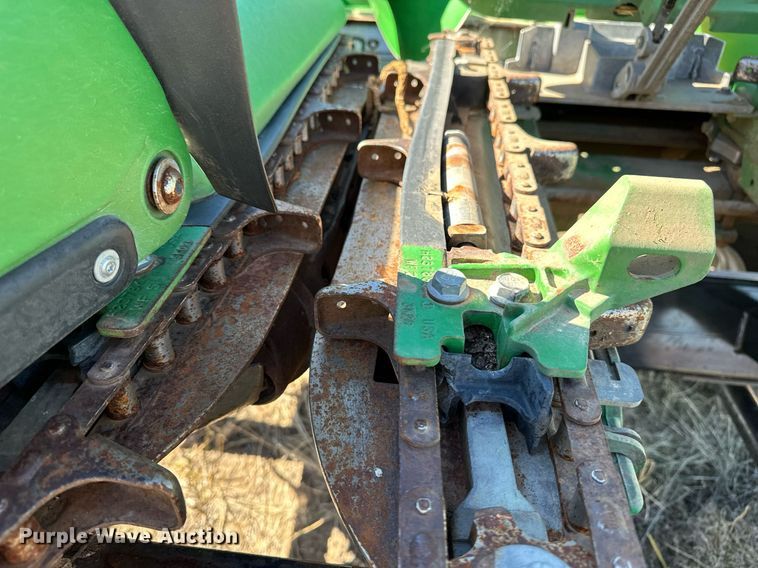 image for item DH1865 John Deere 612C  corn head