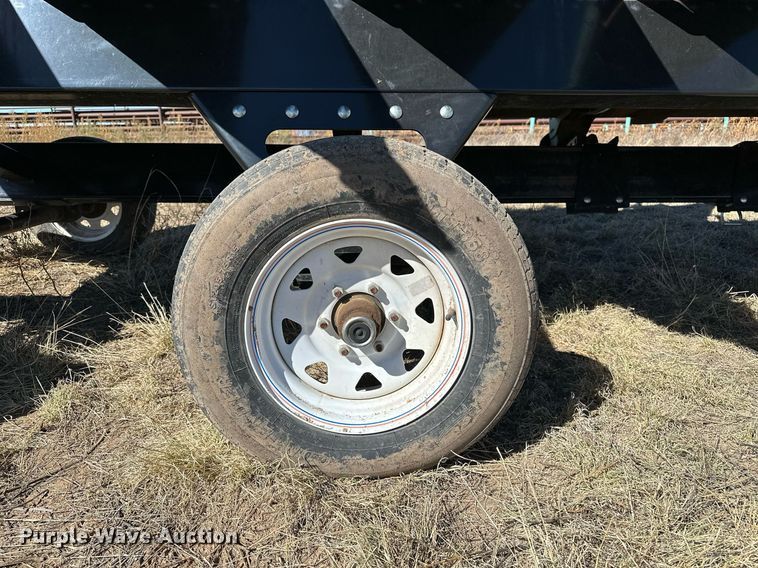 image for item DH1865 John Deere 612C  corn head