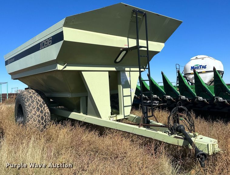 image for item DH1866 Orthman 1096  grain cart