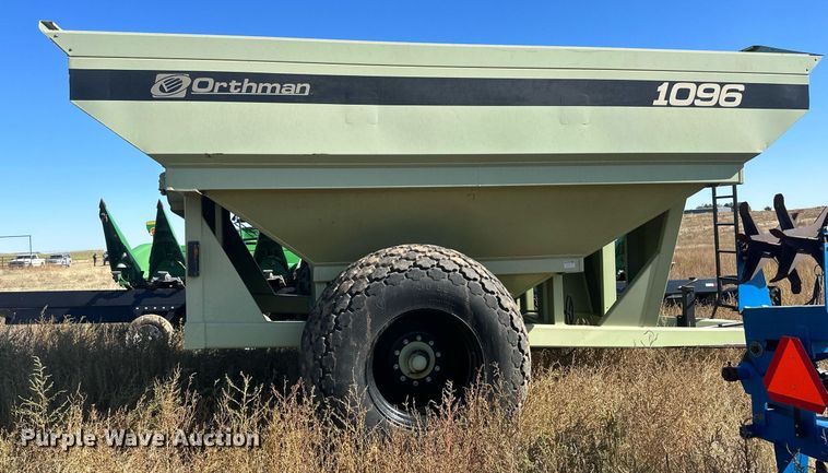 image for item DH1866 Orthman 1096  grain cart