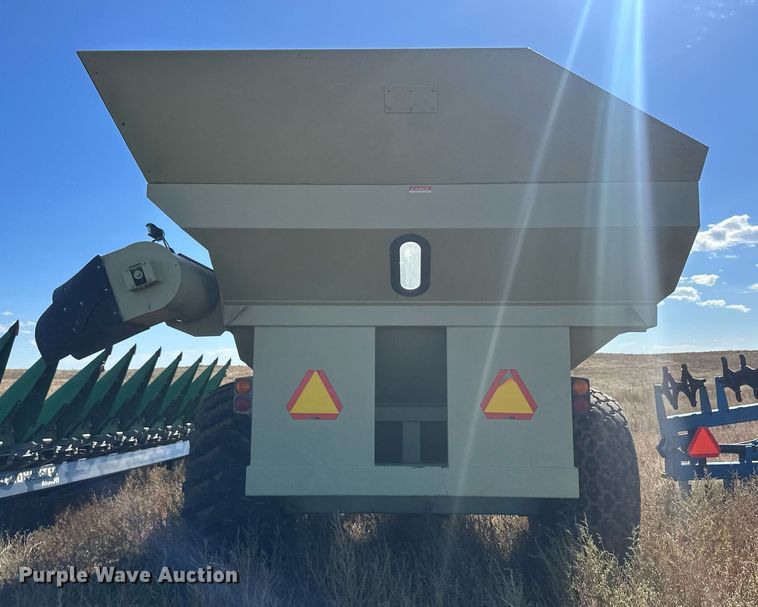 image for item DH1866 Orthman 1096  grain cart