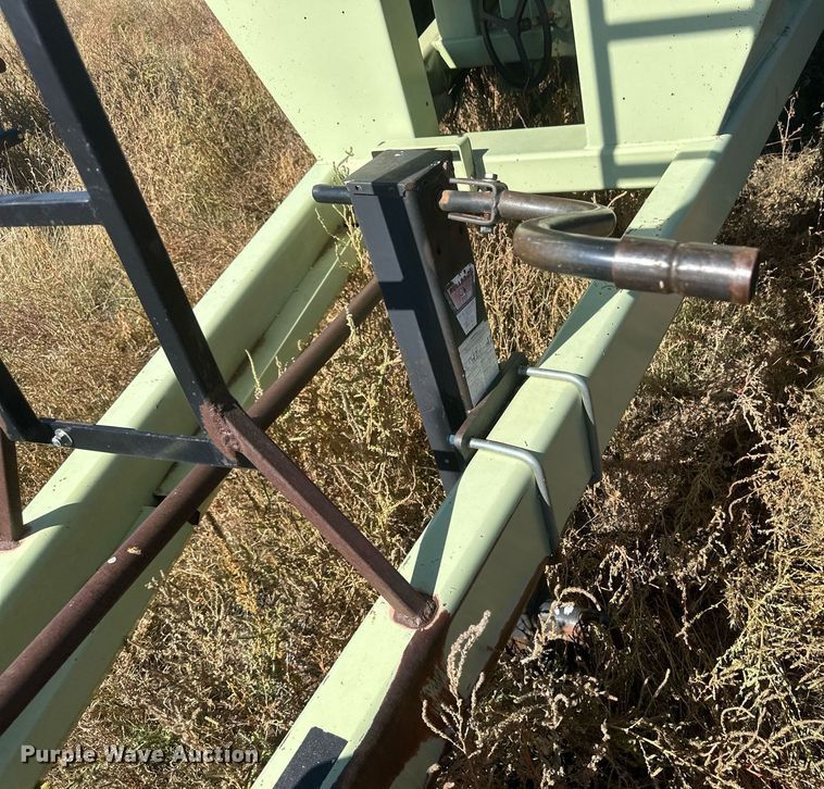 image for item DH1866 Orthman 1096  grain cart