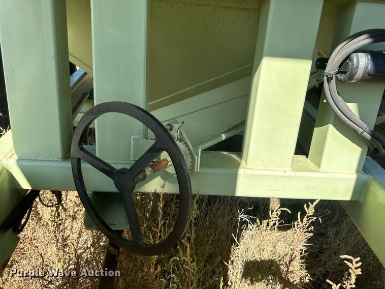 image for item DH1866 Orthman 1096  grain cart