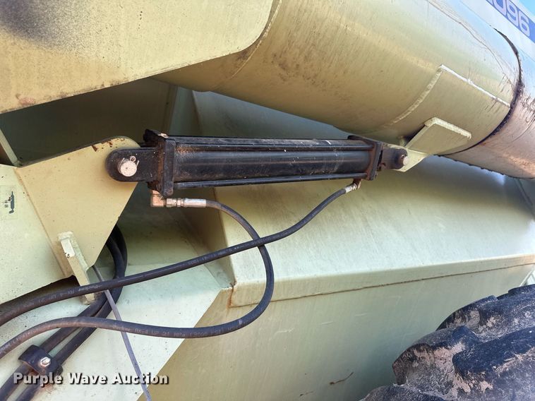 image for item DH1866 Orthman 1096  grain cart