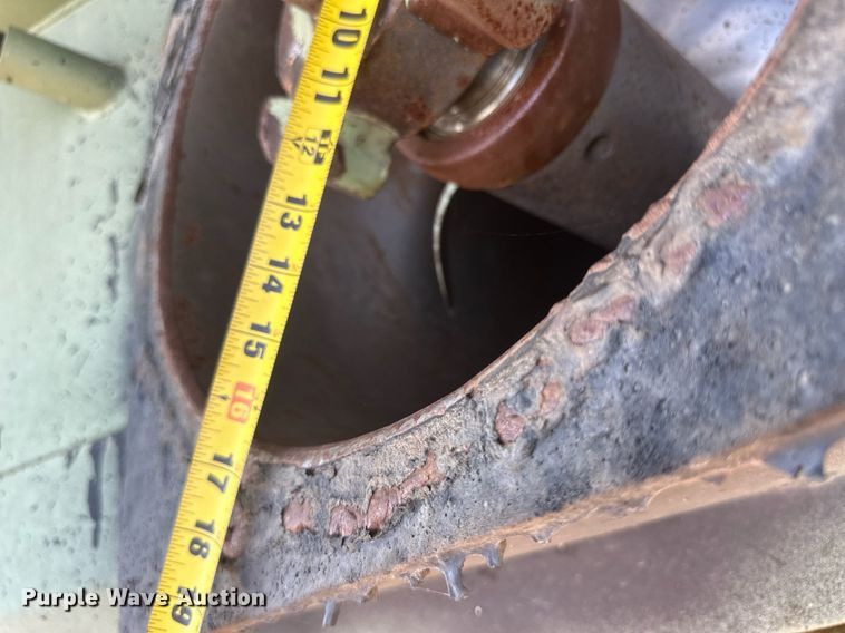 image for item DH1866 Orthman 1096  grain cart