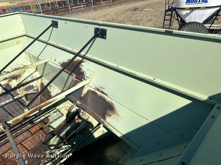 image for item DH1866 Orthman 1096  grain cart