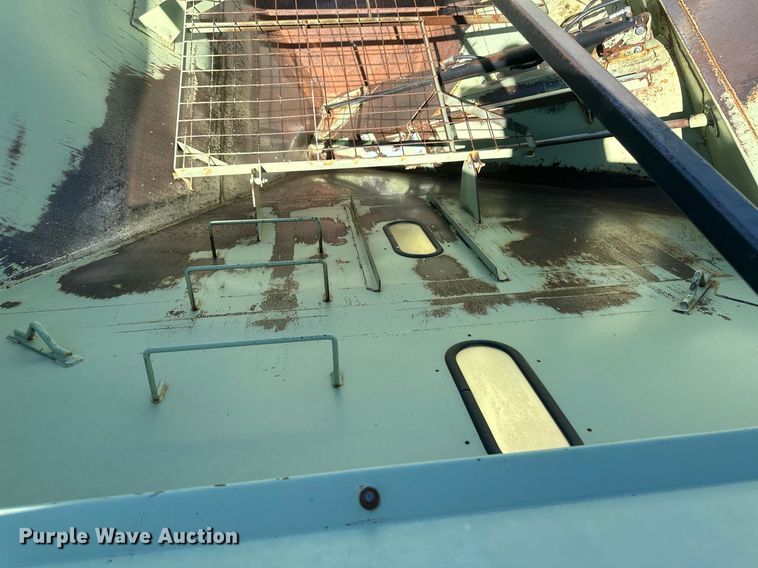 image for item DH1866 Orthman 1096  grain cart