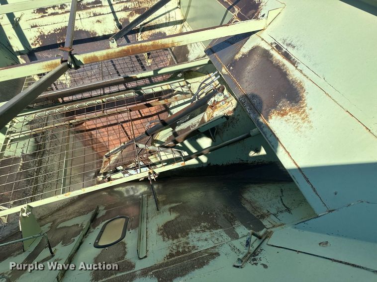 image for item DH1866 Orthman 1096  grain cart