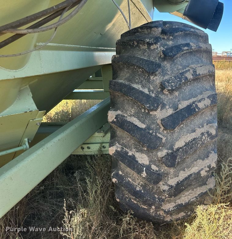 image for item DH1866 Orthman 1096  grain cart