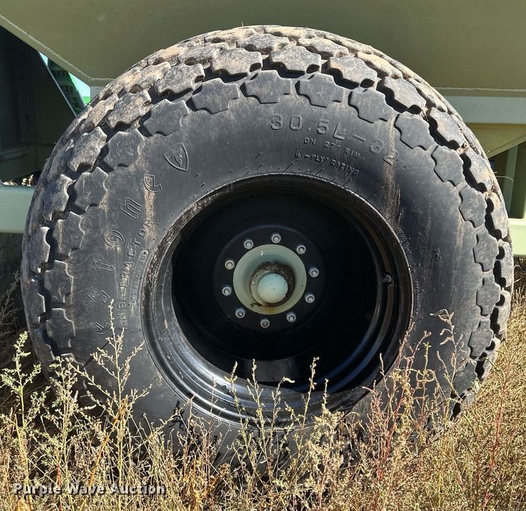 image for item DH1866 Orthman 1096  grain cart