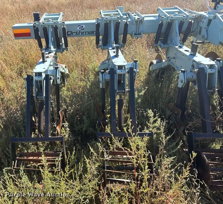 image for item DH1867 Orthman  strip-till