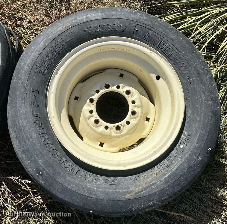 image for item DH1869 Wylie  nurse tank trailer