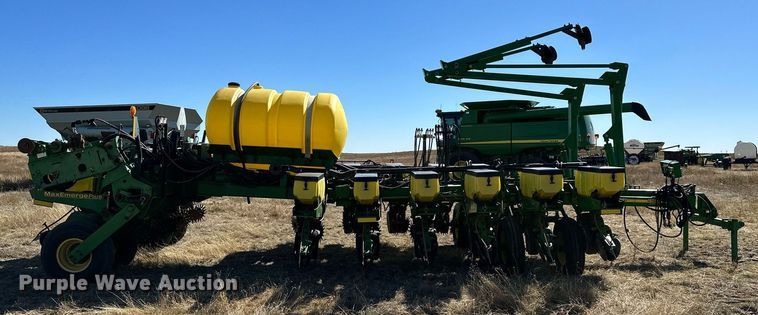 image for item DH1870 John Deere 1770NT  planter