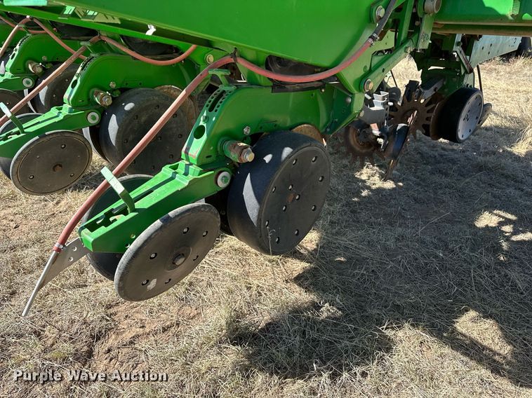 image for item DH1870 John Deere 1770NT  planter