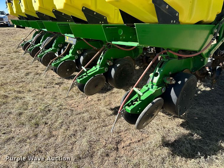 image for item DH1870 John Deere 1770NT  planter