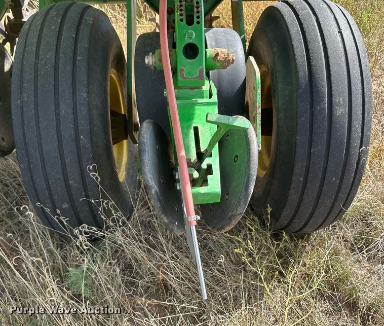 image for item DH1870 John Deere 1770NT  planter