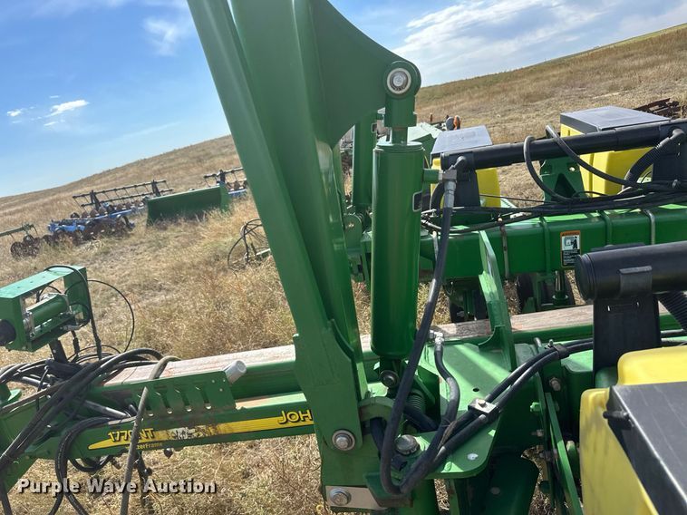 image for item DH1870 John Deere 1770NT  planter