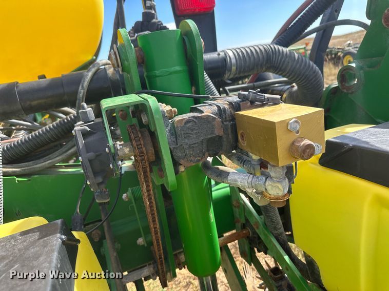 image for item DH1870 John Deere 1770NT  planter