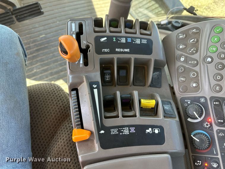 image for item DH1871 2013 John Deere 8335R  MFWD tractor