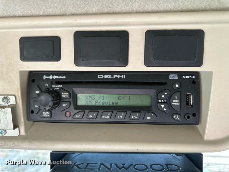 image for item DH1871 2013 John Deere 8335R  MFWD tractor