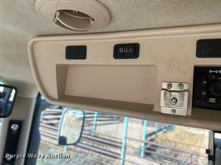 image for item DH1871 2013 John Deere 8335R  MFWD tractor