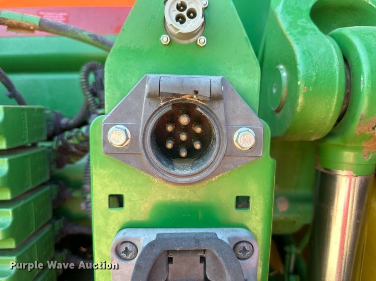 image for item DH1871 2013 John Deere 8335R  MFWD tractor