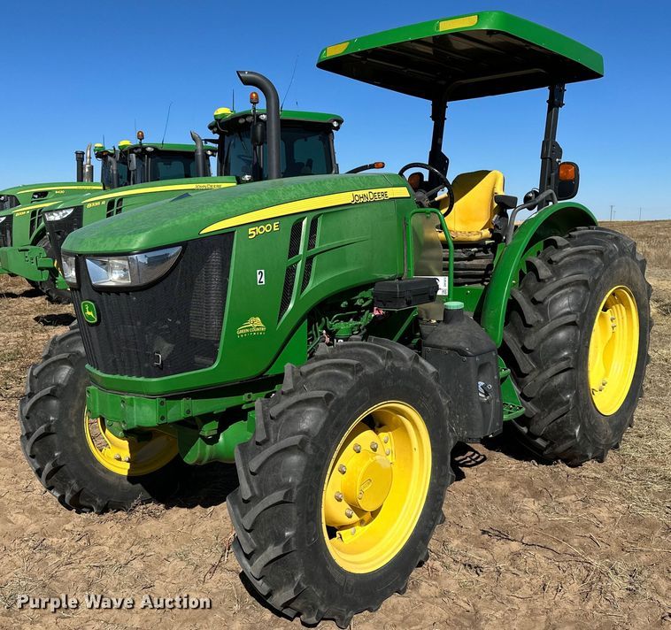 image for item DH1872 2015 John Deere 5100E  MFWD tractor