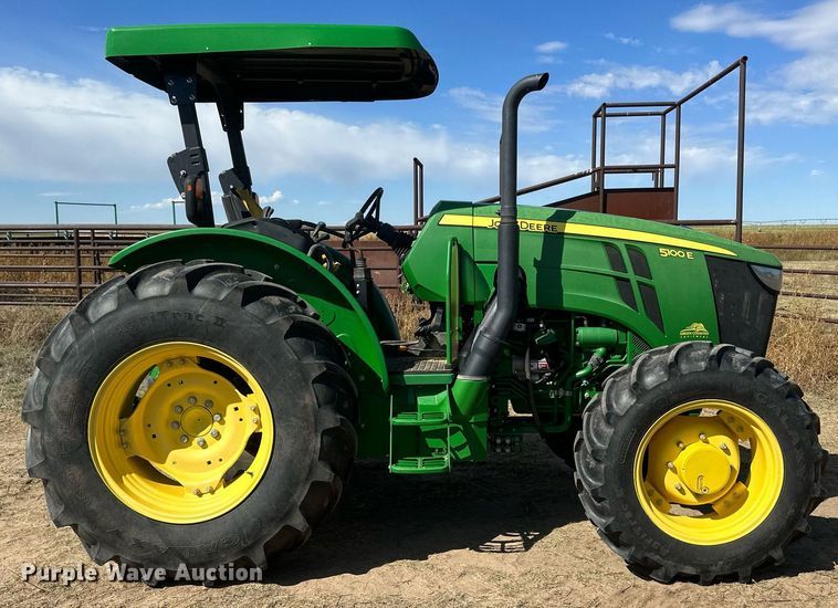image for item DH1872 2015 John Deere 5100E  MFWD tractor