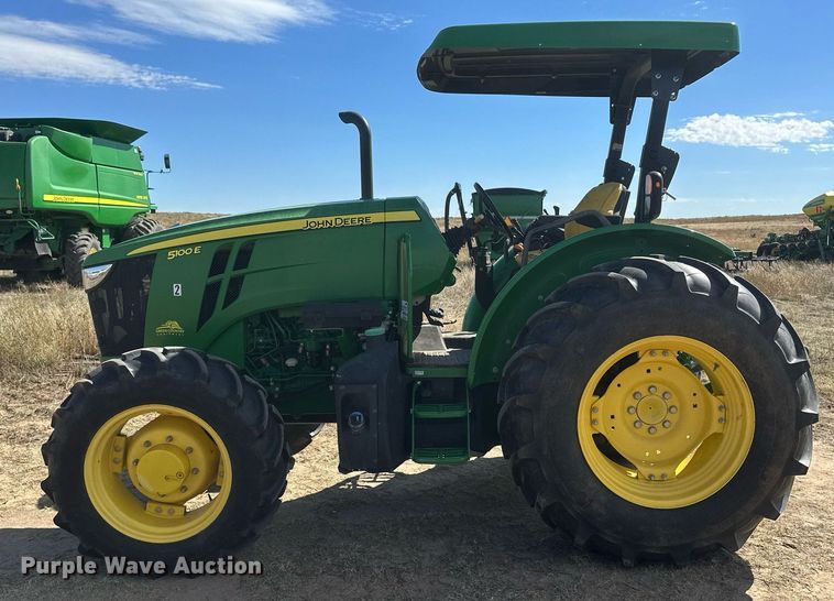 image for item DH1872 2015 John Deere 5100E  MFWD tractor