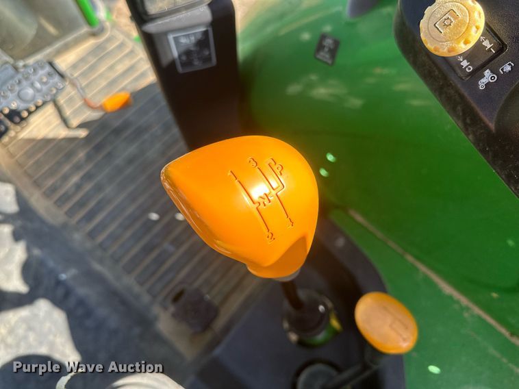 image for item DH1872 2015 John Deere 5100E  MFWD tractor