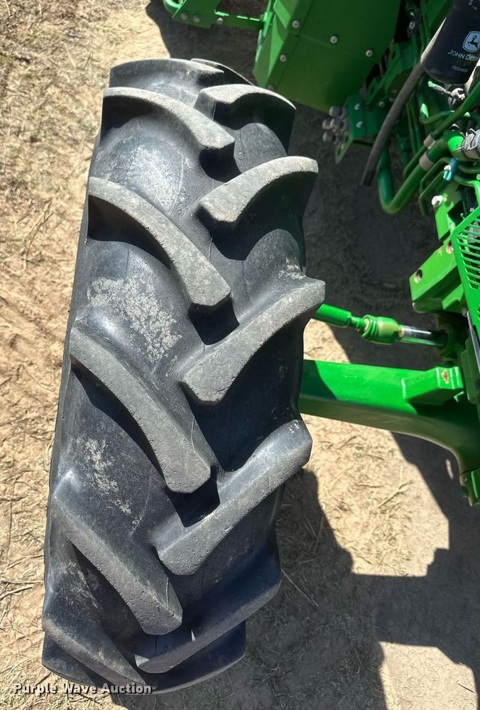 image for item DH1872 2015 John Deere 5100E  MFWD tractor