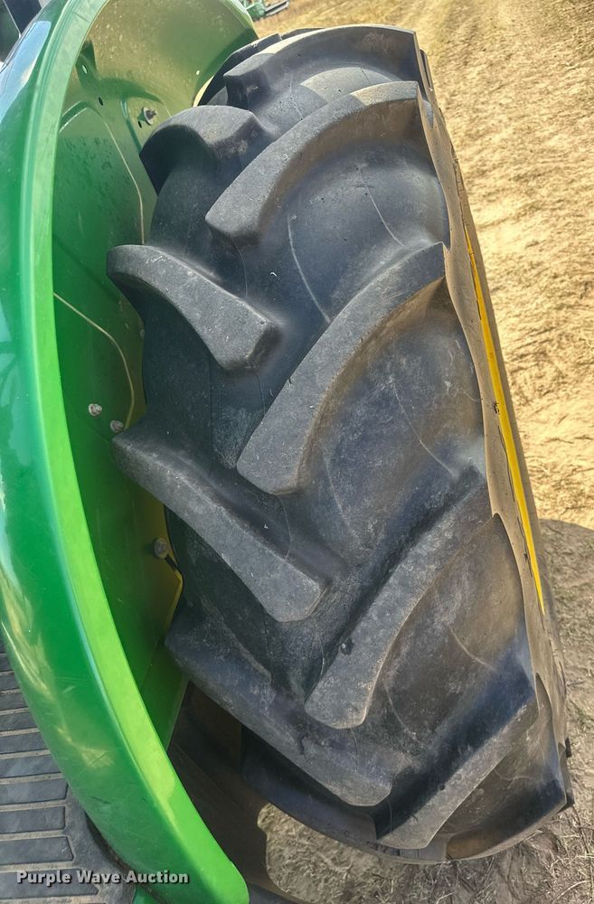 image for item DH1872 2015 John Deere 5100E  MFWD tractor