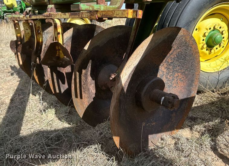 image for item DH1876 John Deere 1630  tandem disk