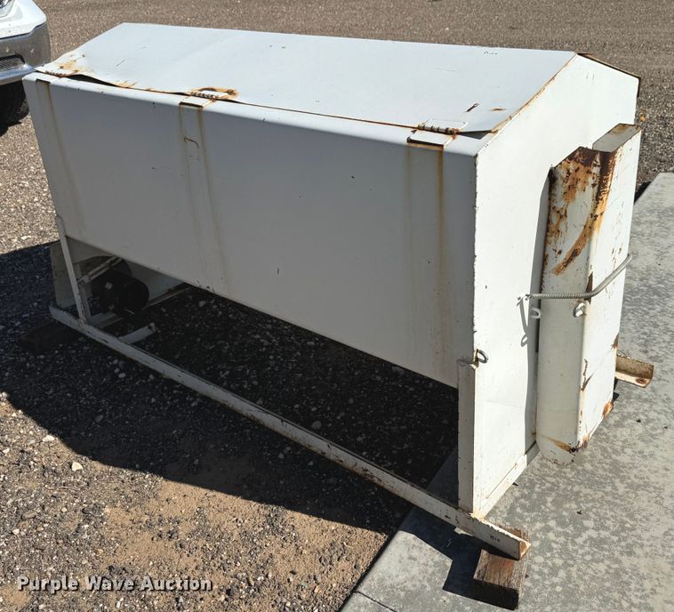 image for item DK2556 Bar-Six  cake feeder