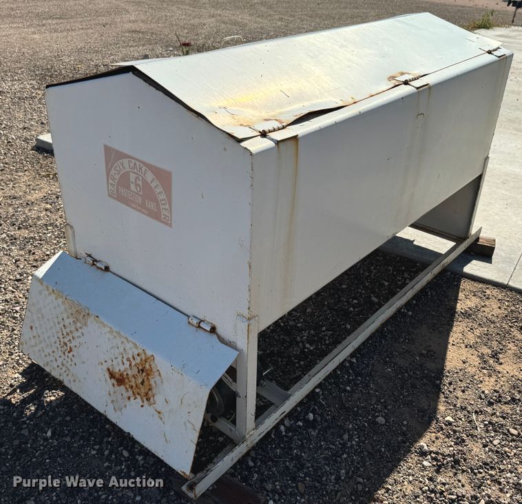 image for item DK2556 Bar-Six  cake feeder