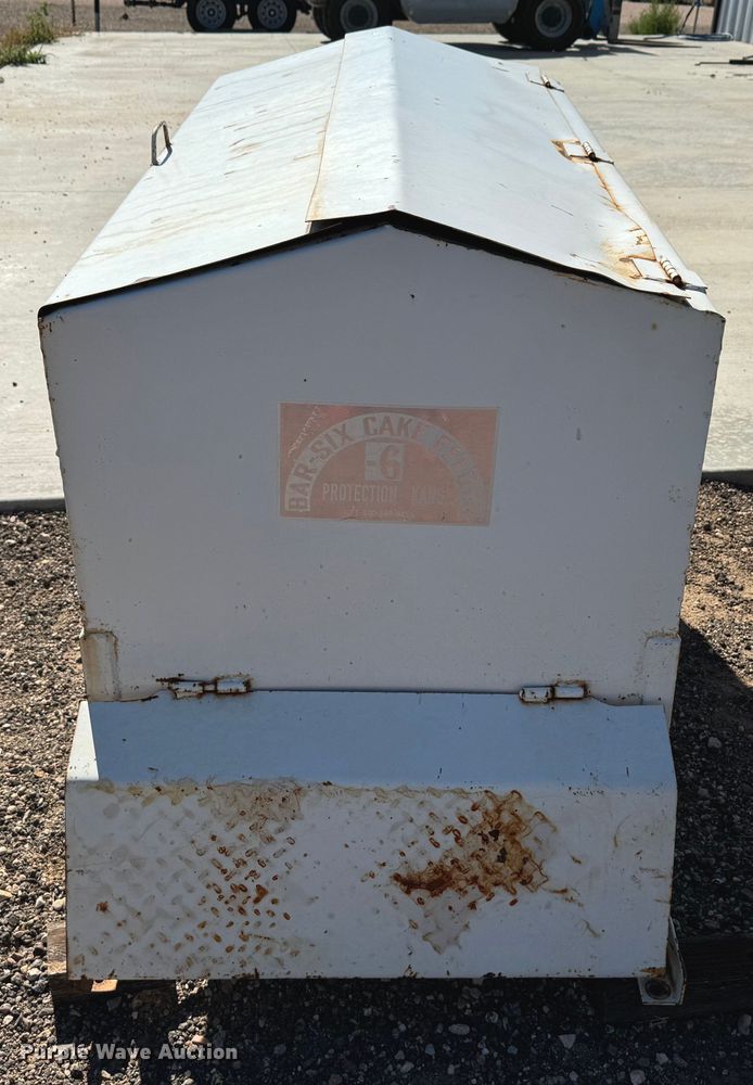 image for item DK2556 Bar-Six  cake feeder