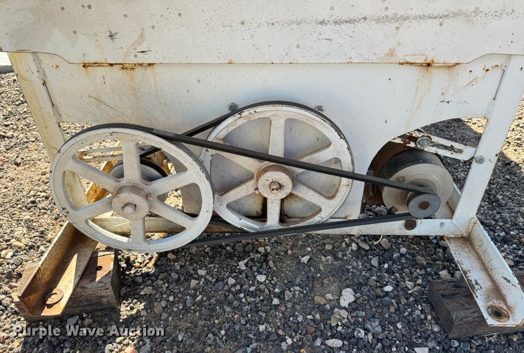 image for item DK2556 Bar-Six  cake feeder