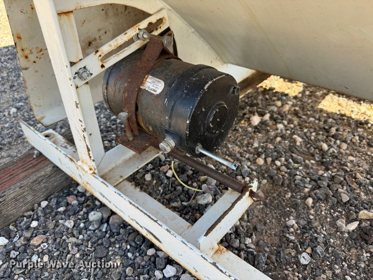 image for item DK2556 Bar-Six  cake feeder